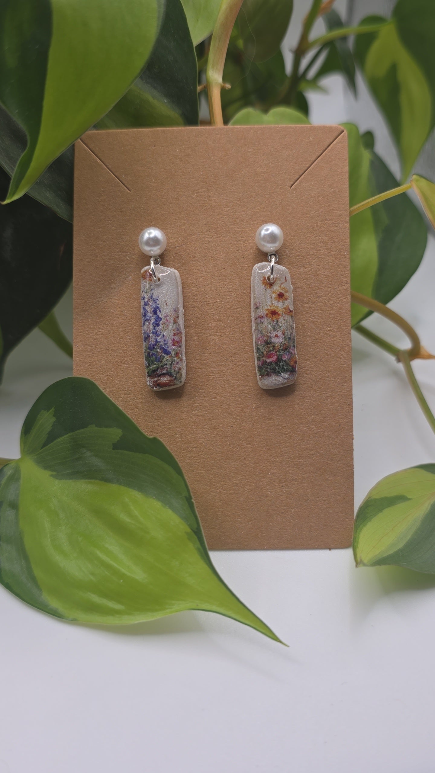 Silver floral pearl accent